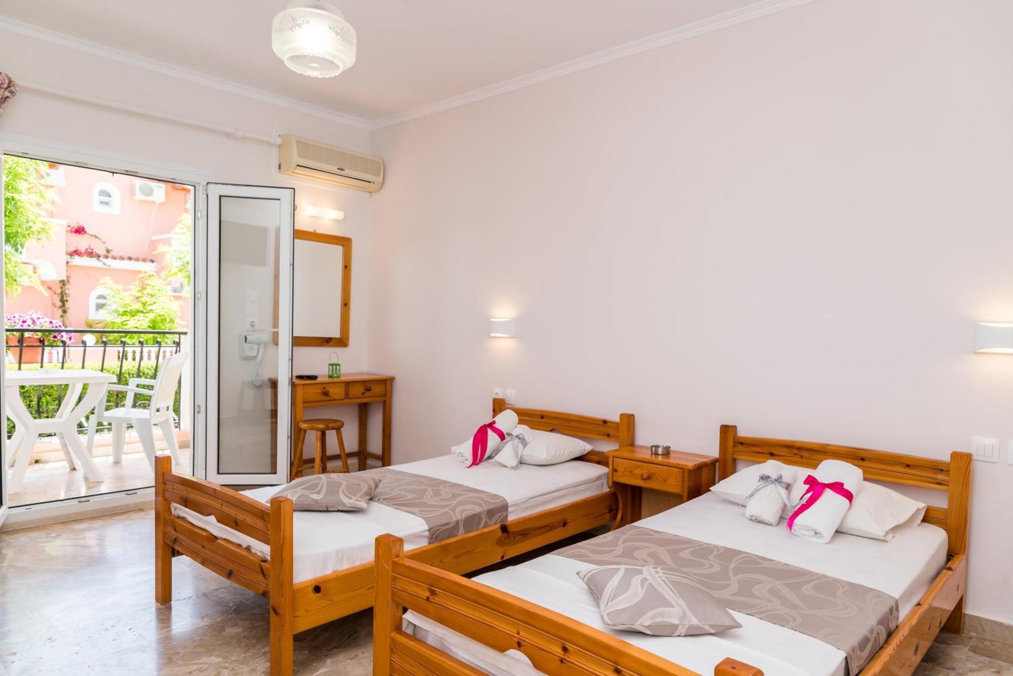Roussa'S Apartments Лаганас Екстериор снимка