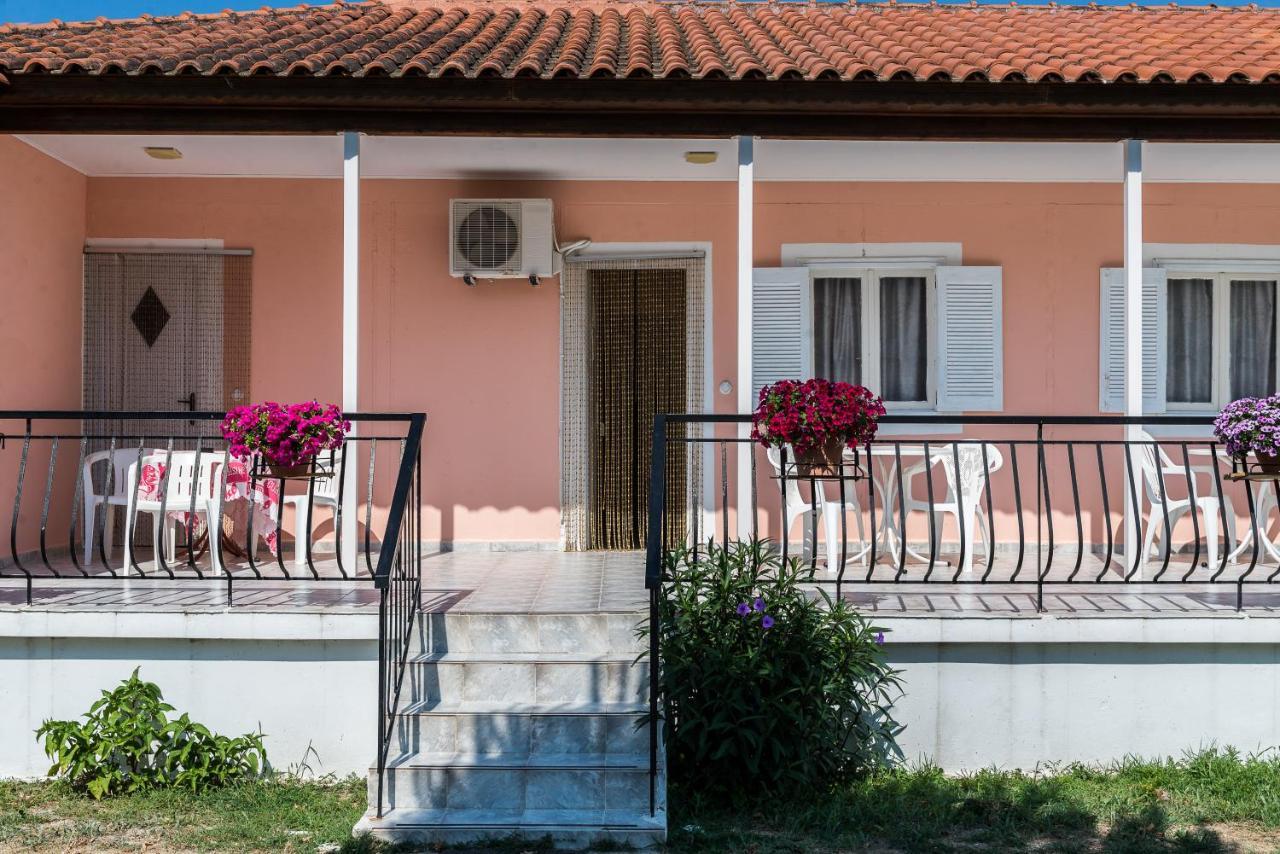 Roussa'S Apartments Лаганас Екстериор снимка